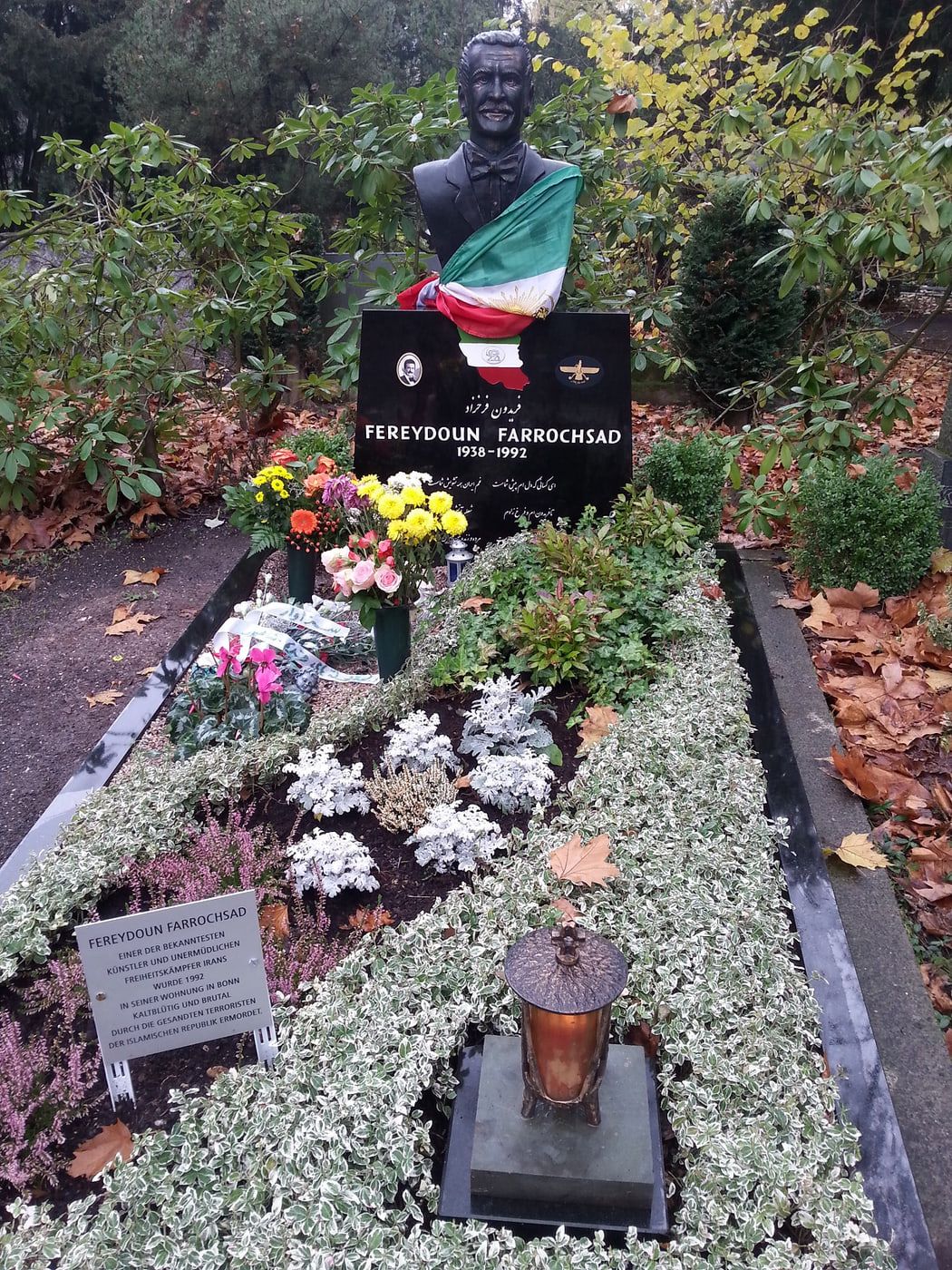 Grabstätte von Fereydoun Farokhzad auf Nordfriedhof Bonn